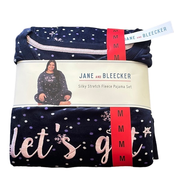 Jane and Bleecker - Silky Stretch Fleece Pajama Set - Picture 6 of 6